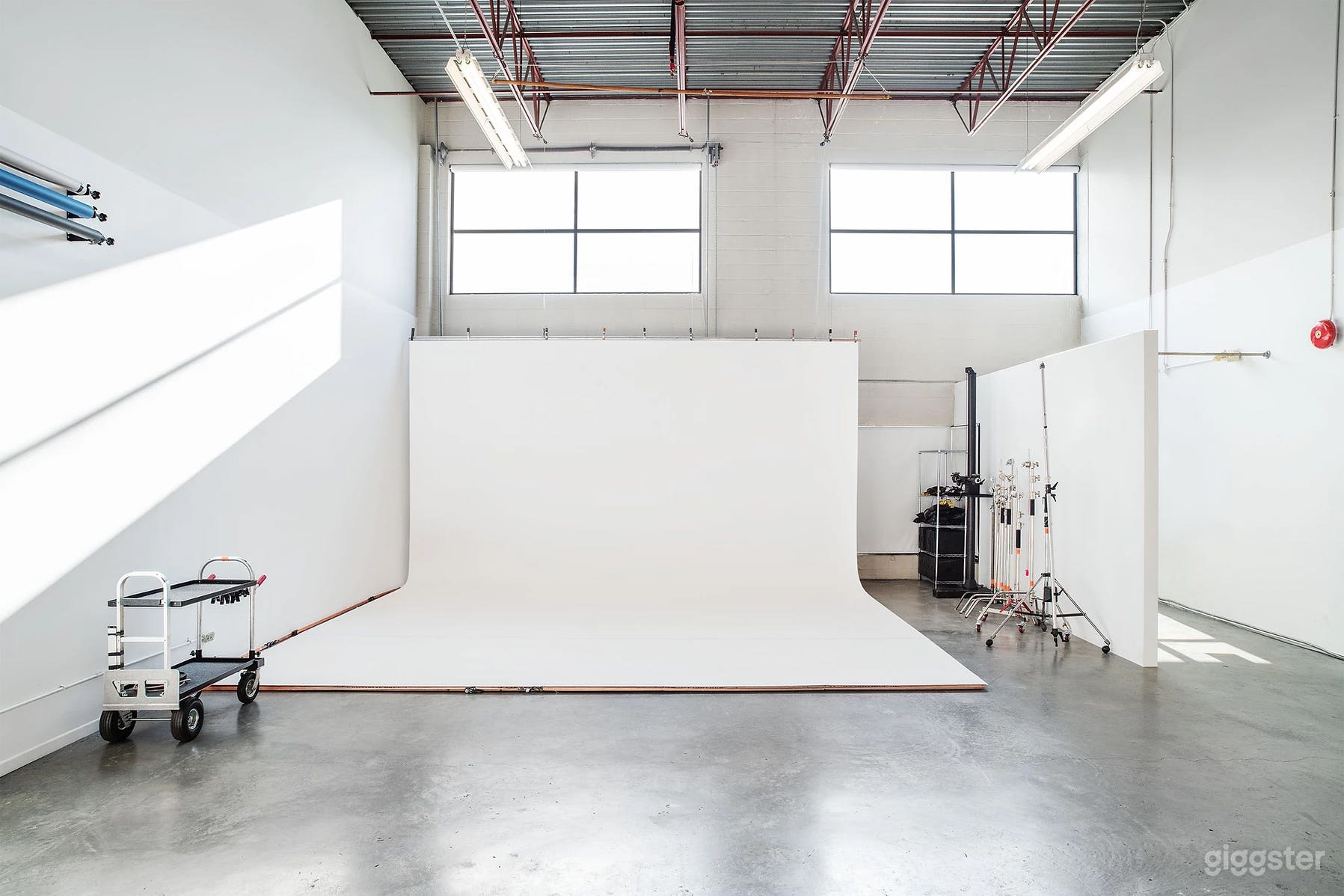 Spacious Open Concept Photography Studio Photo 1