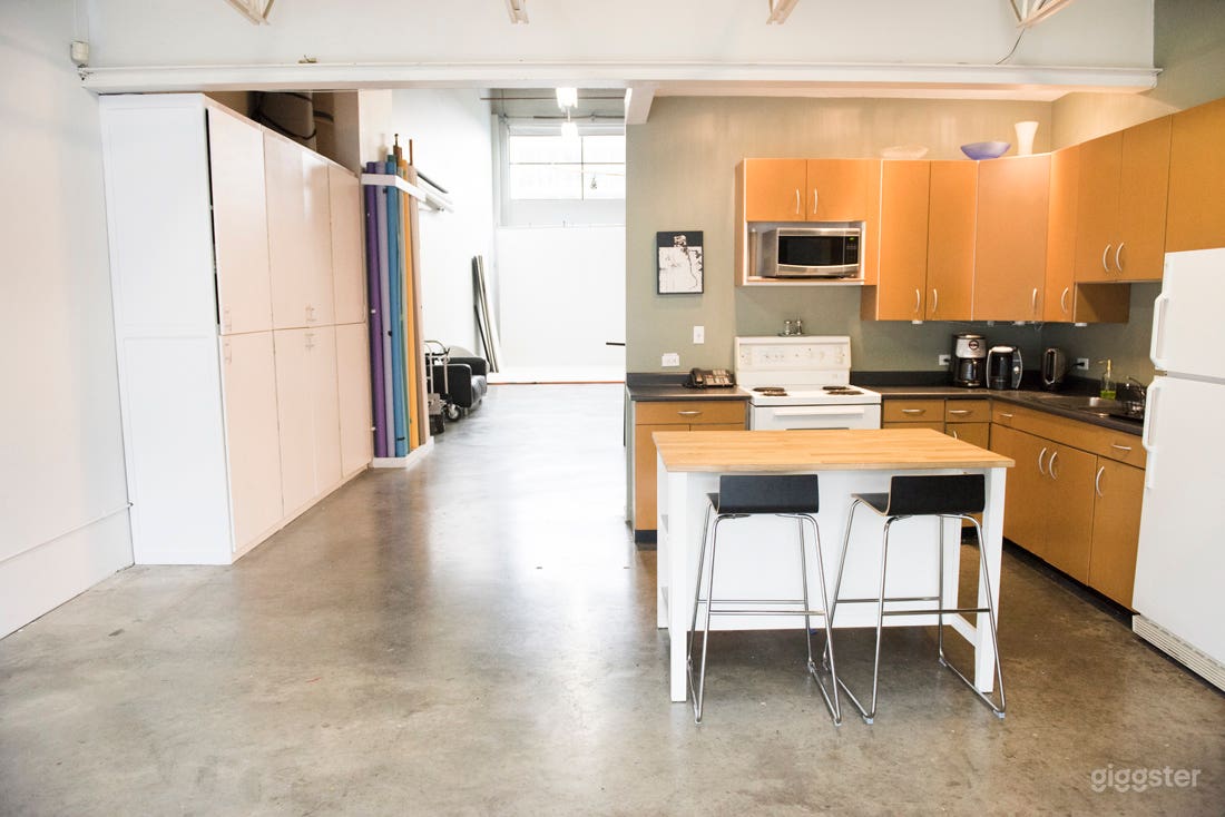 Spacious Open Concept Photography Studio Photo 4