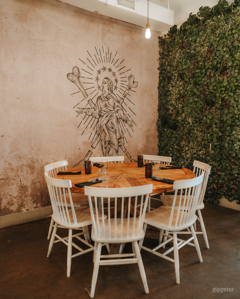  Perfect Downtown Location 