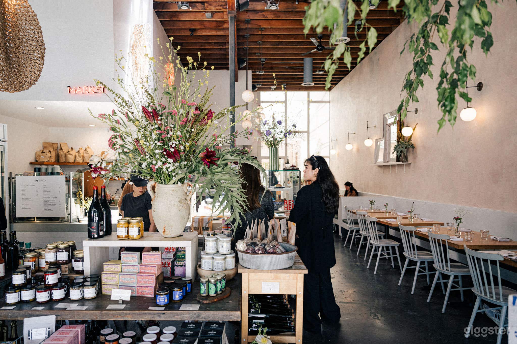 Market / restaurant entrance