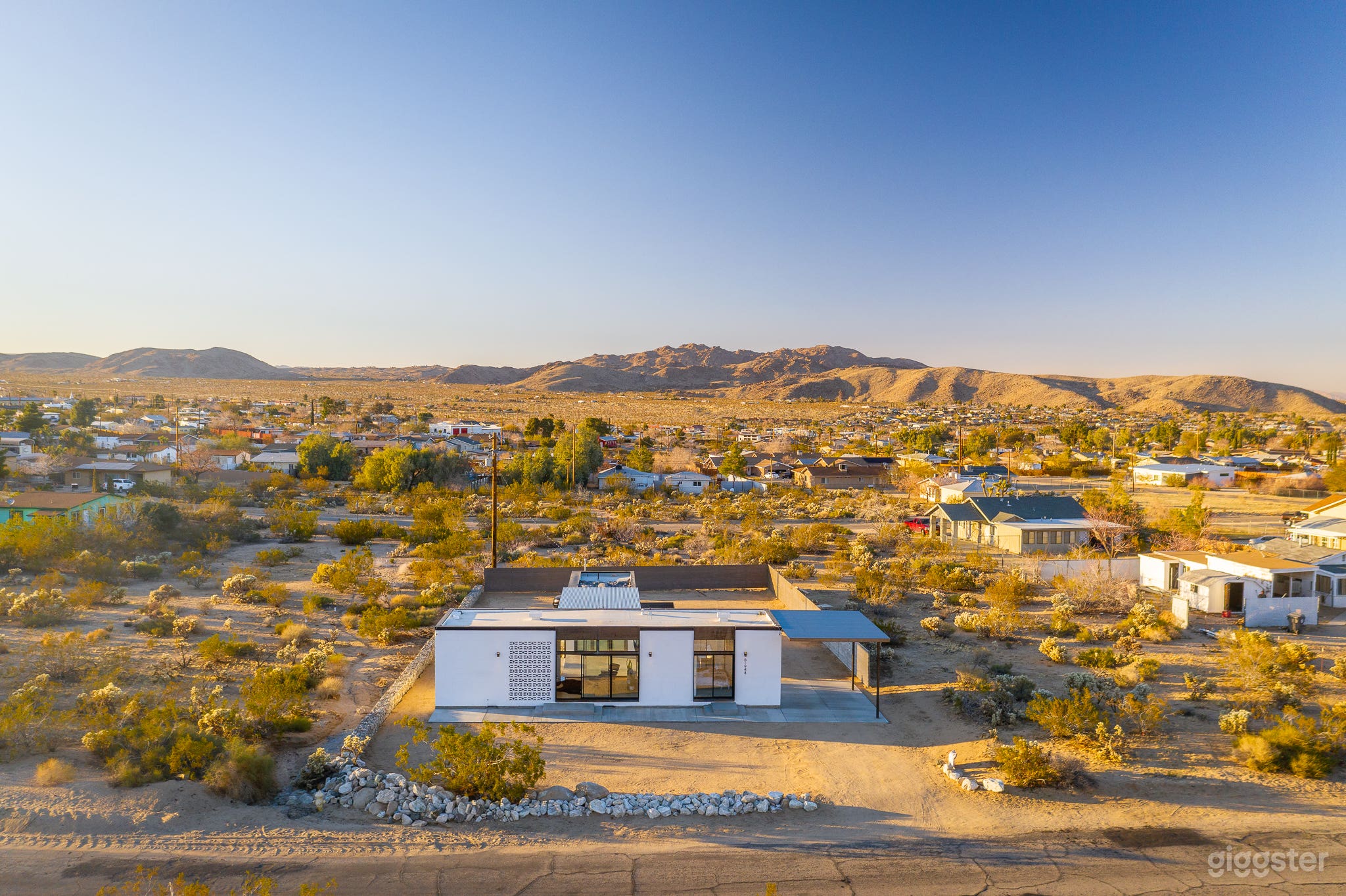 Neutrahome Architectural Glass House Used in Ads/Commercials Photo 4