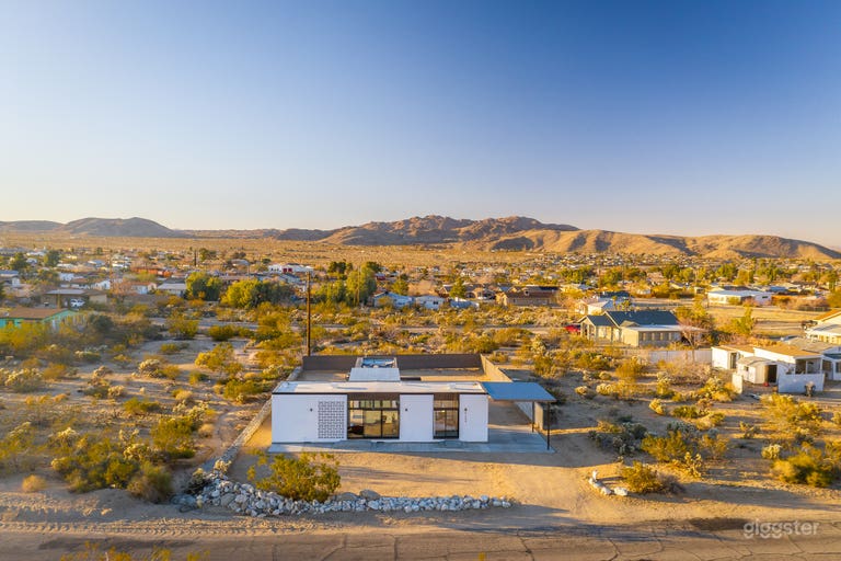  Neutrahome Architectural Glass House Used in Ads/Commercials 