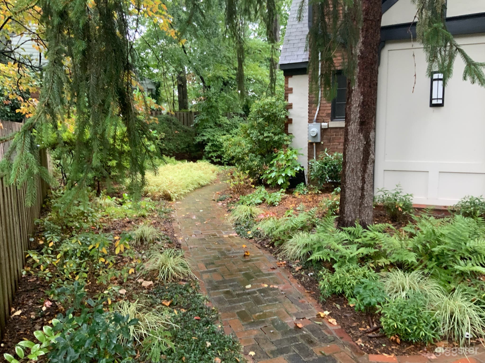 Tudor/Mid-century Modern City Home  Photo 3