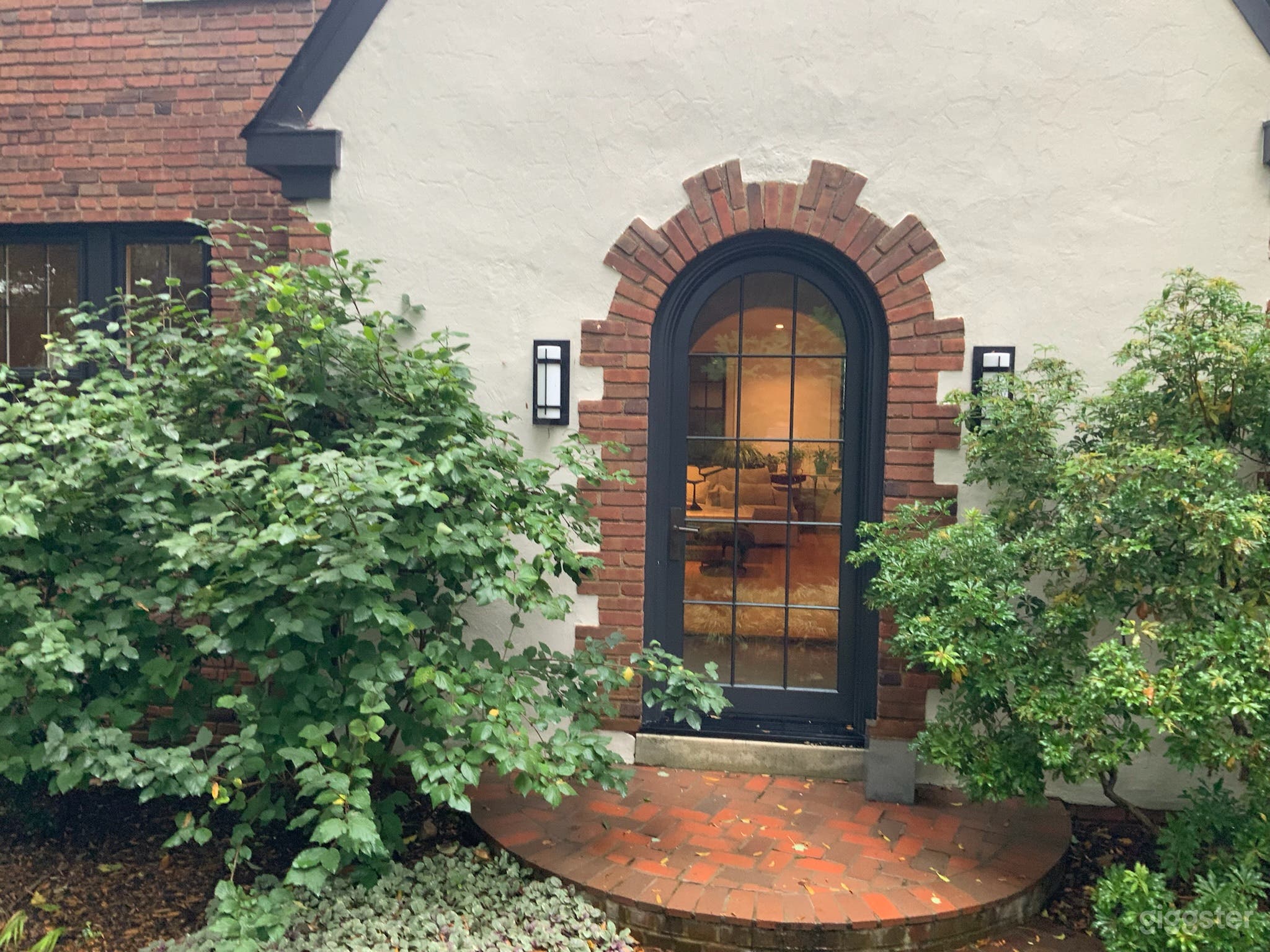 Tudor/Mid-century Modern City Home  Photo 4