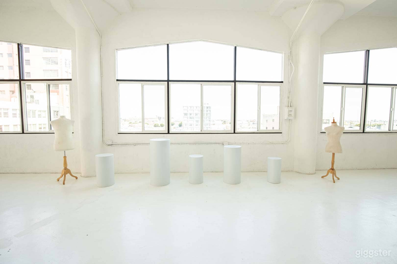 Dream Loft  DTLA $100-$500 Photo 4