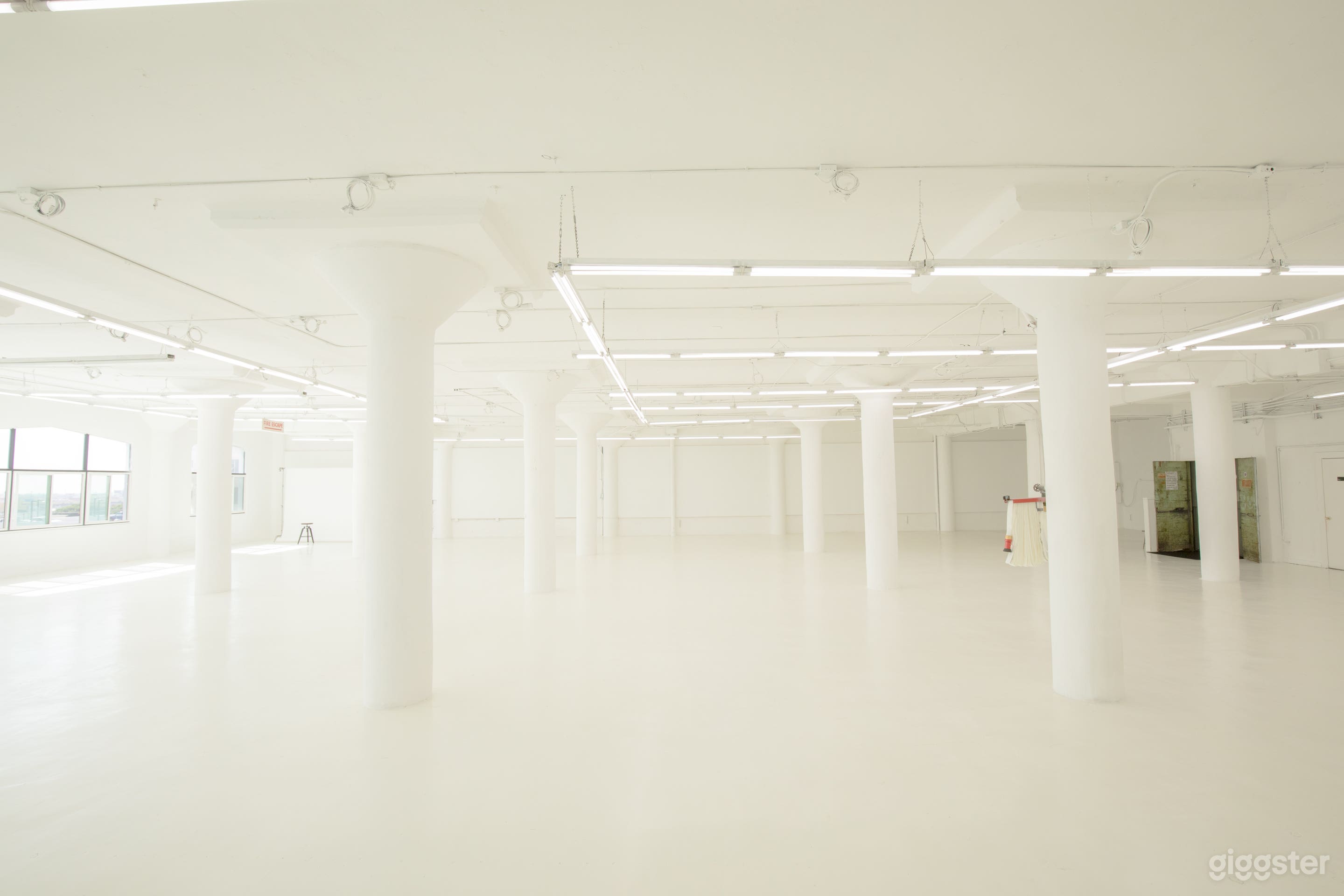 Dream Loft  DTLA $100-$500 Photo 3