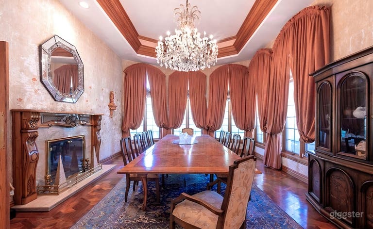  GRAND TRADITIONAL ESTATE WITH FORMAL GROUNDS 