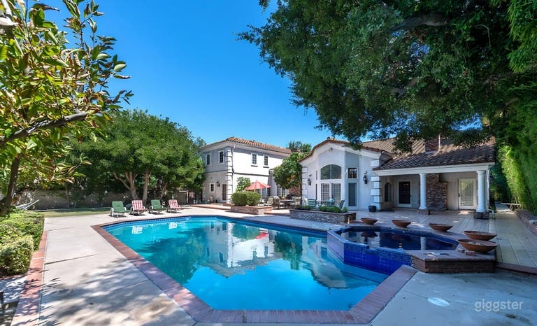  GRAND TRADITIONAL ESTATE WITH FORMAL GROUNDS 