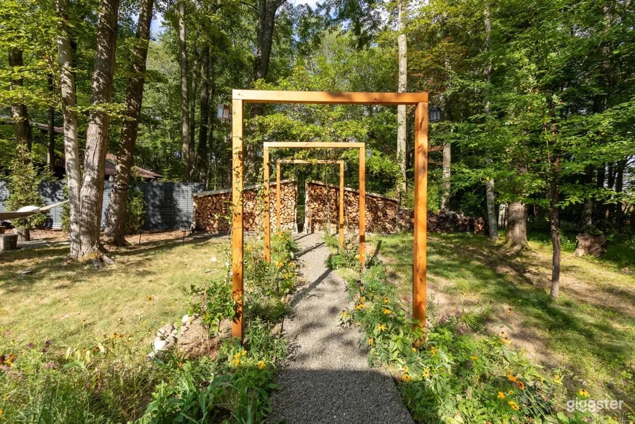 Woodland Backyard Retreat Photo 4