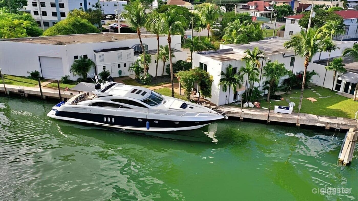 72" Sunseeker Predator Yacht Photo 1