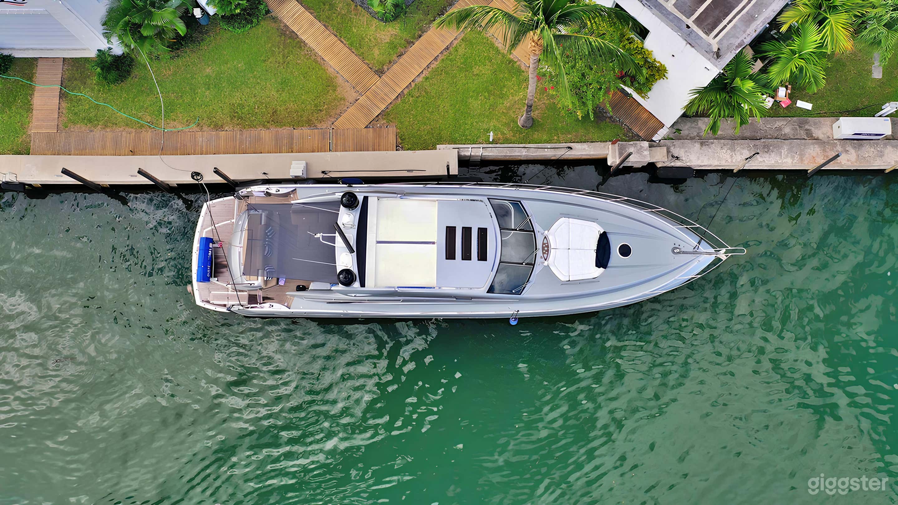 72" Sunseeker Predator Yacht Photo 2