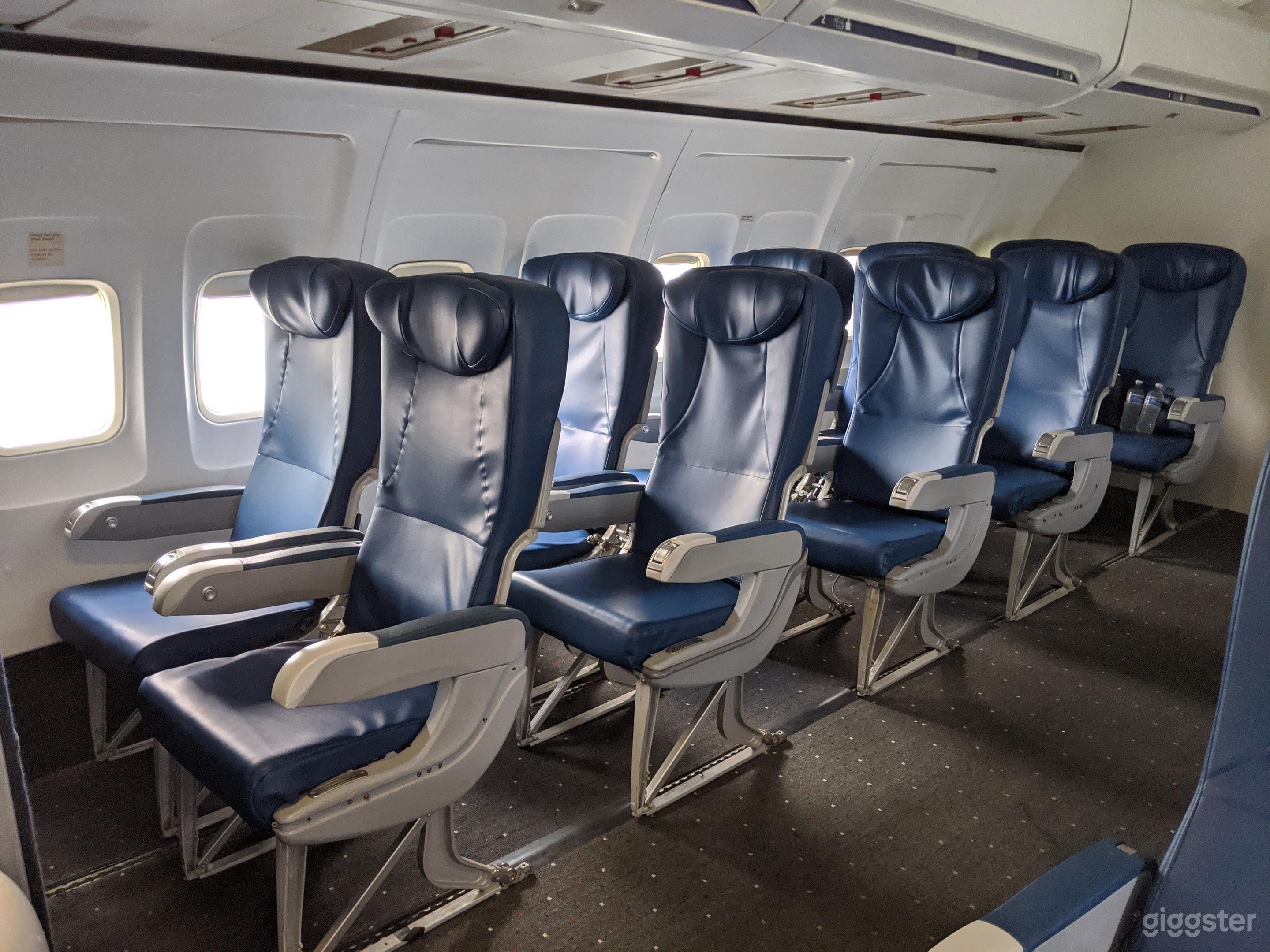 Airplane Interior available for filming (737) Photo 2