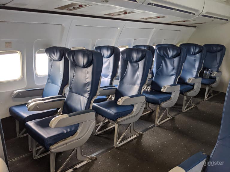  Airplane Interior available for filming (737) 
