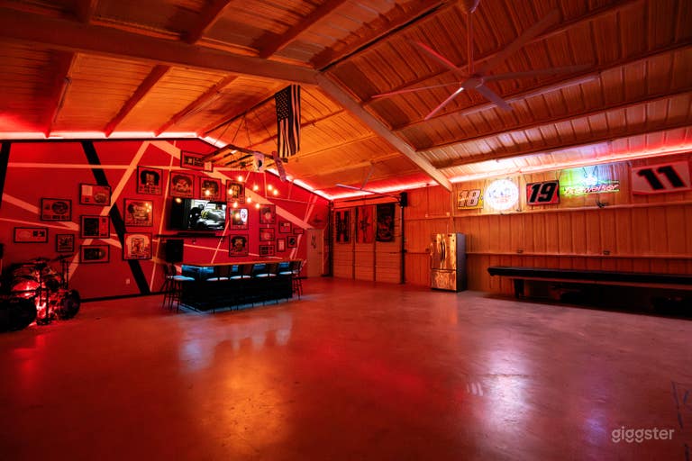  Man Cave / Party Area / Bar / Music Studio 