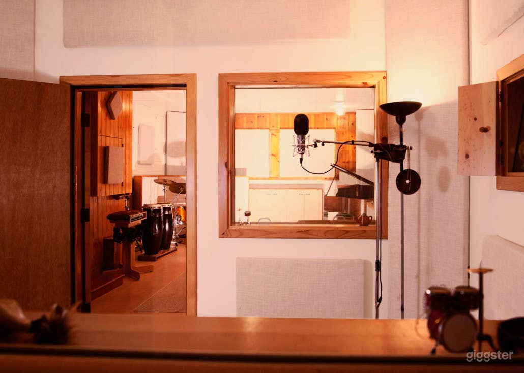 Amazing Recording Studio in Ashland Photo 4
