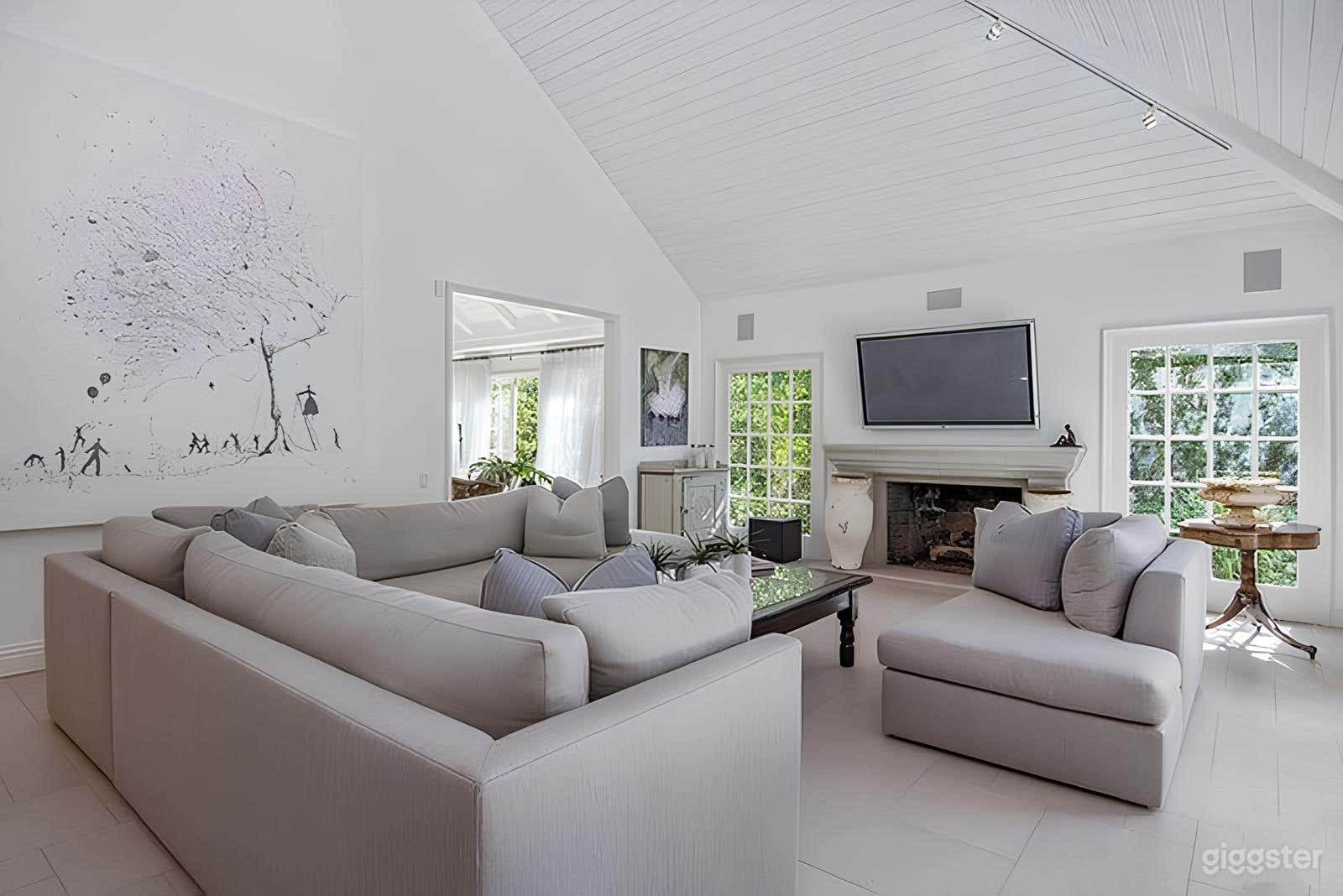 Luxurious Estate with Pickleball Court &amp; Pool (Buyout) Photo 3