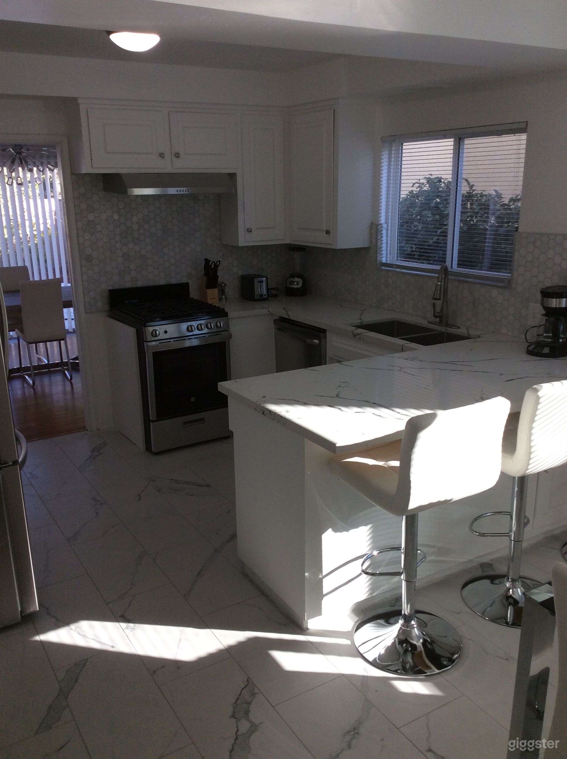 Large 5 bedroom/3 bath home close to Universal Photo 3