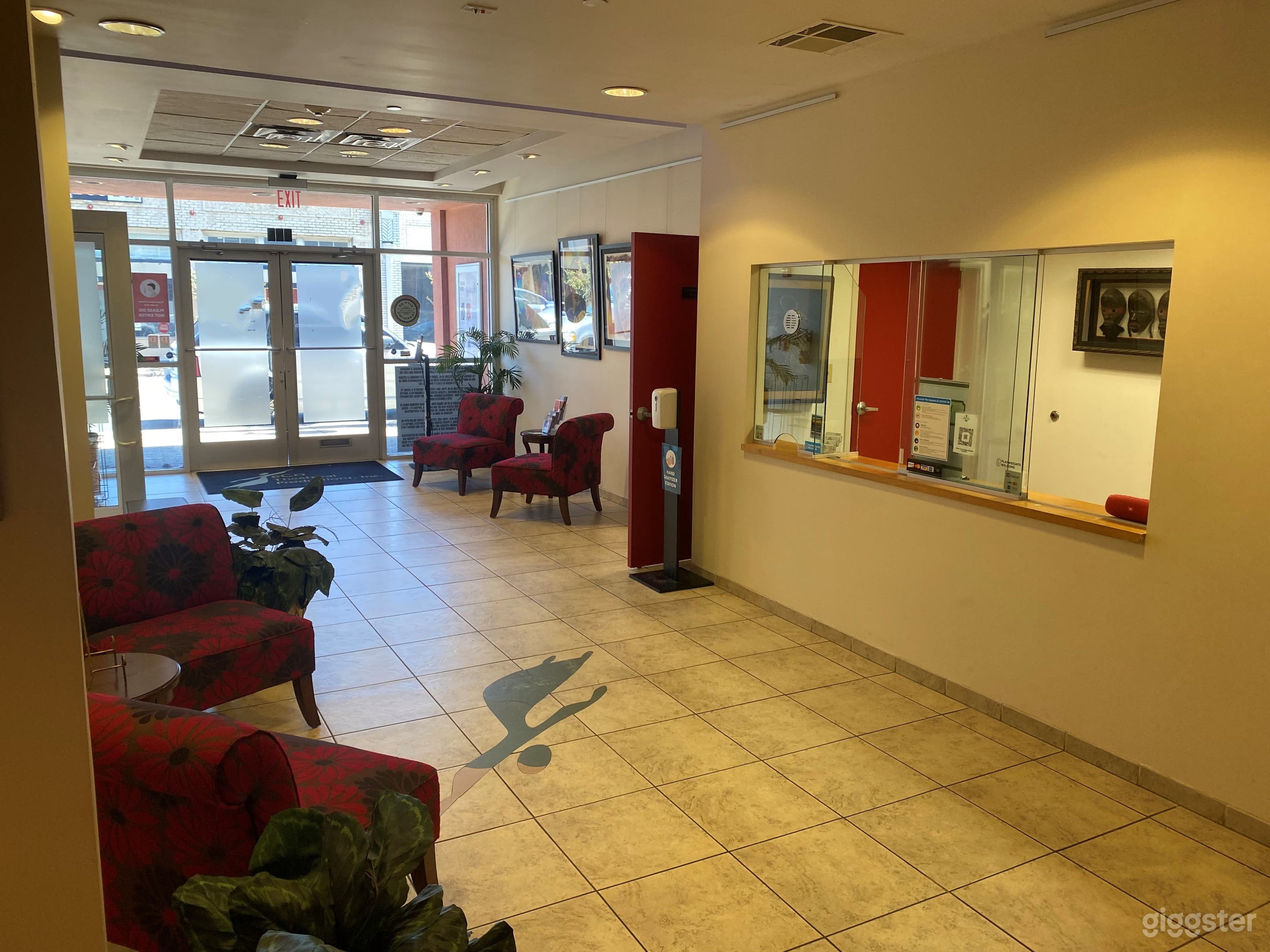 Aesthetic Art Gallery Photo 2