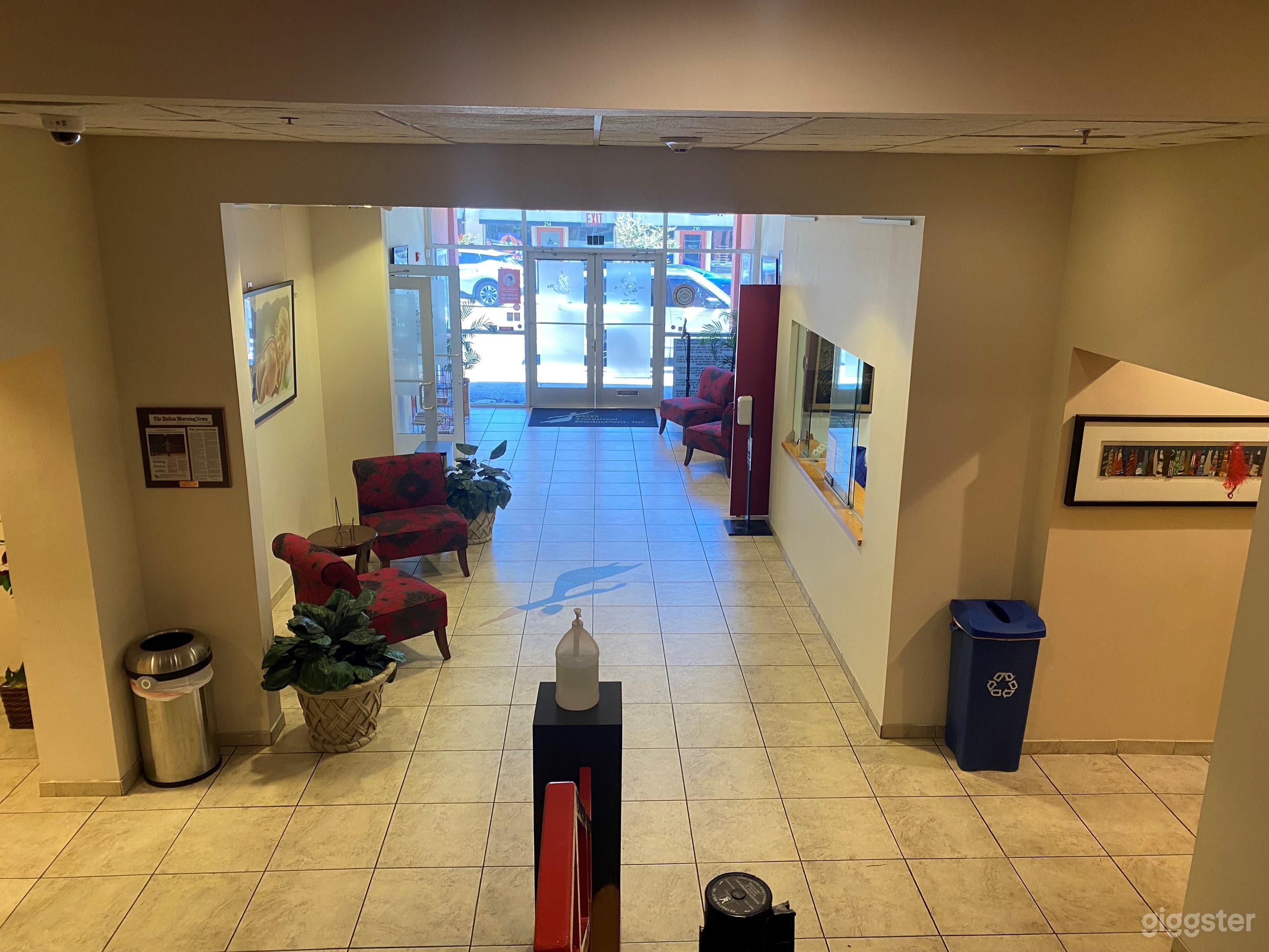 Aesthetic Art Gallery Photo 4