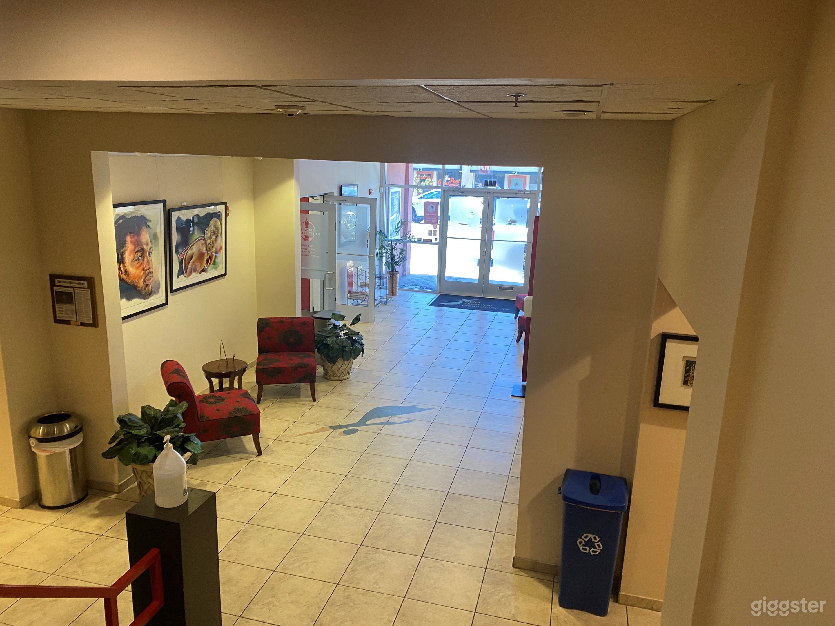 Aesthetic Art Gallery Photo 1