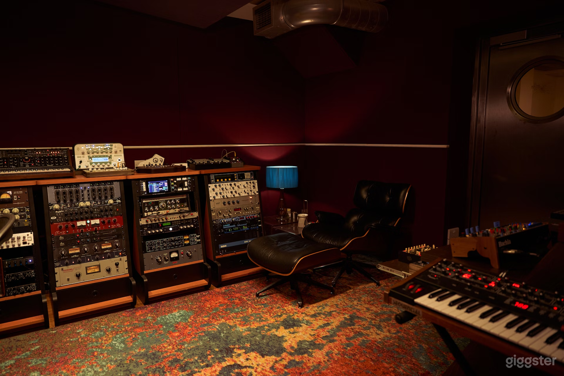 Artist led recording studio with limited public hire Photo 3