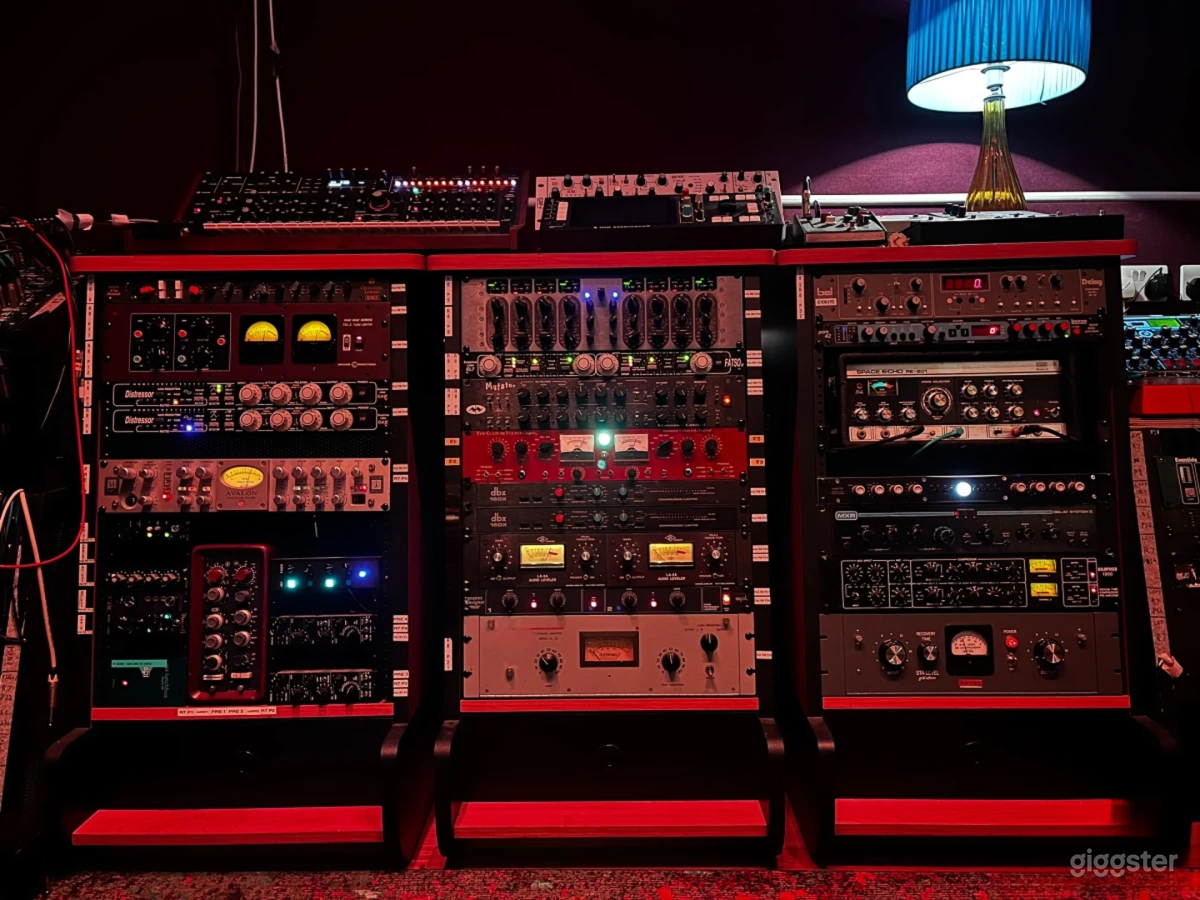 Artist led recording studio with limited public hire Photo 4