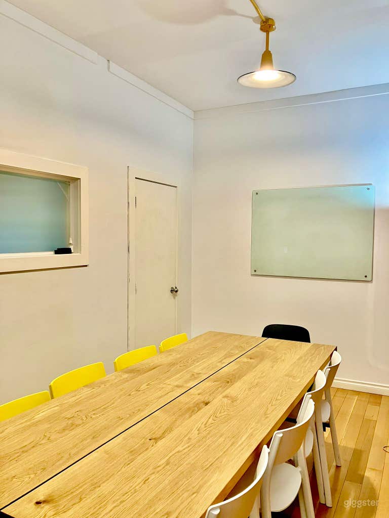  Large Meeting Room Plus 