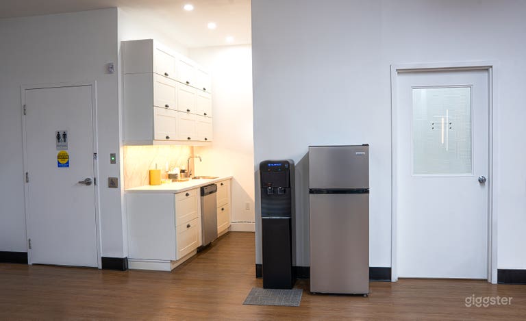  This is shared location kitchen available as a courtesy and is NOT specifically included in the booking. It is possible that other people will be accessing the kitchen as well during your booking time as it's a shared space. 