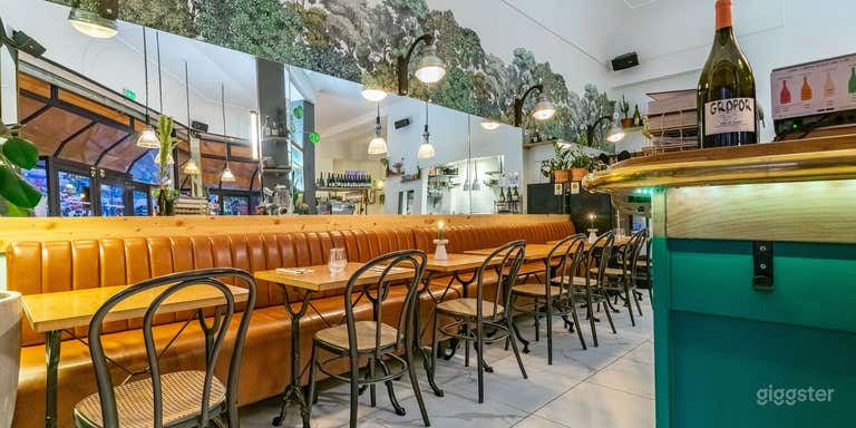  Warm Bar & Restaurant 