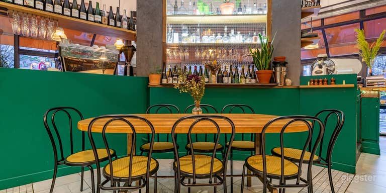  Warm Bar & Restaurant 