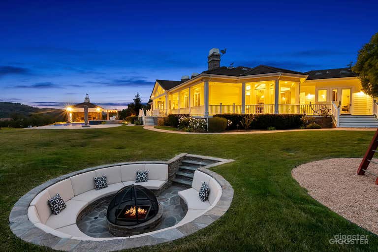  Poolside Blank Canvas Haven 