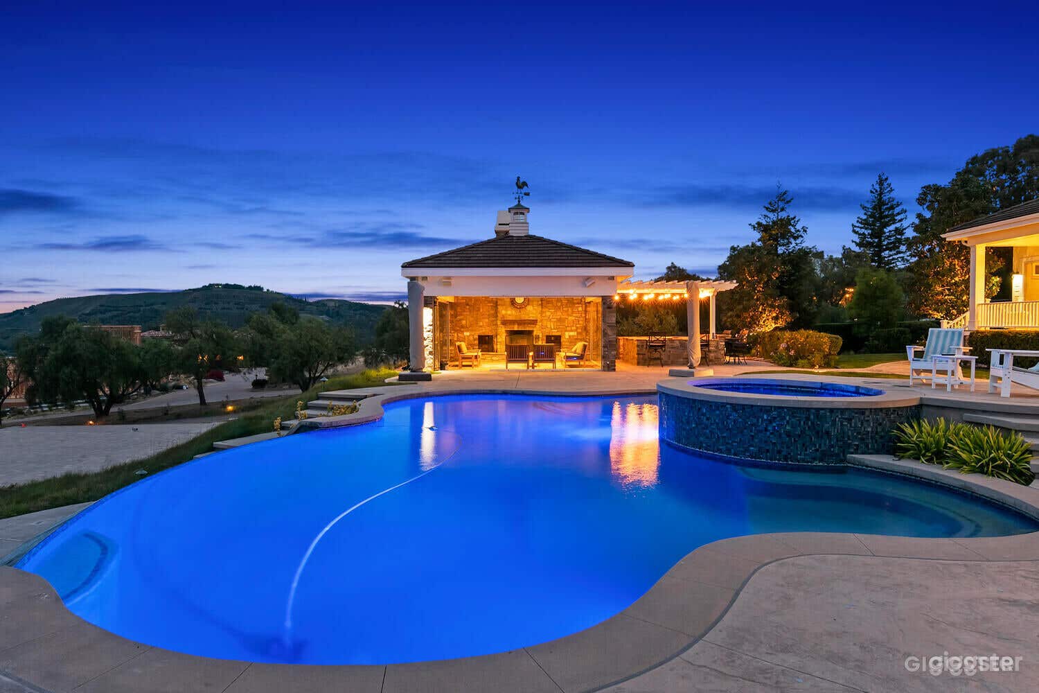 Poolside Blank Canvas Haven Photo 4