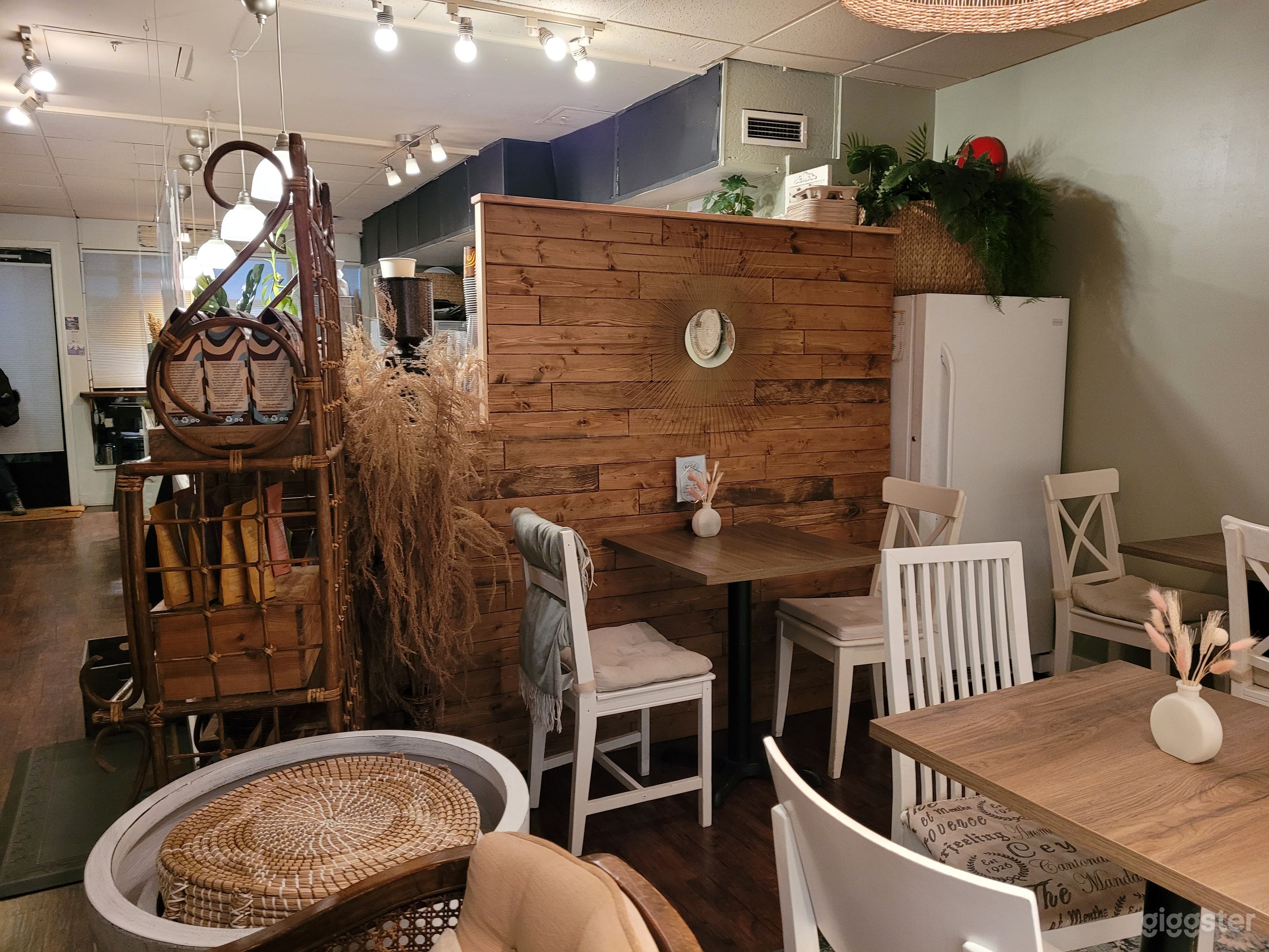 Boutique Cafe in North Vancouver Photo 4