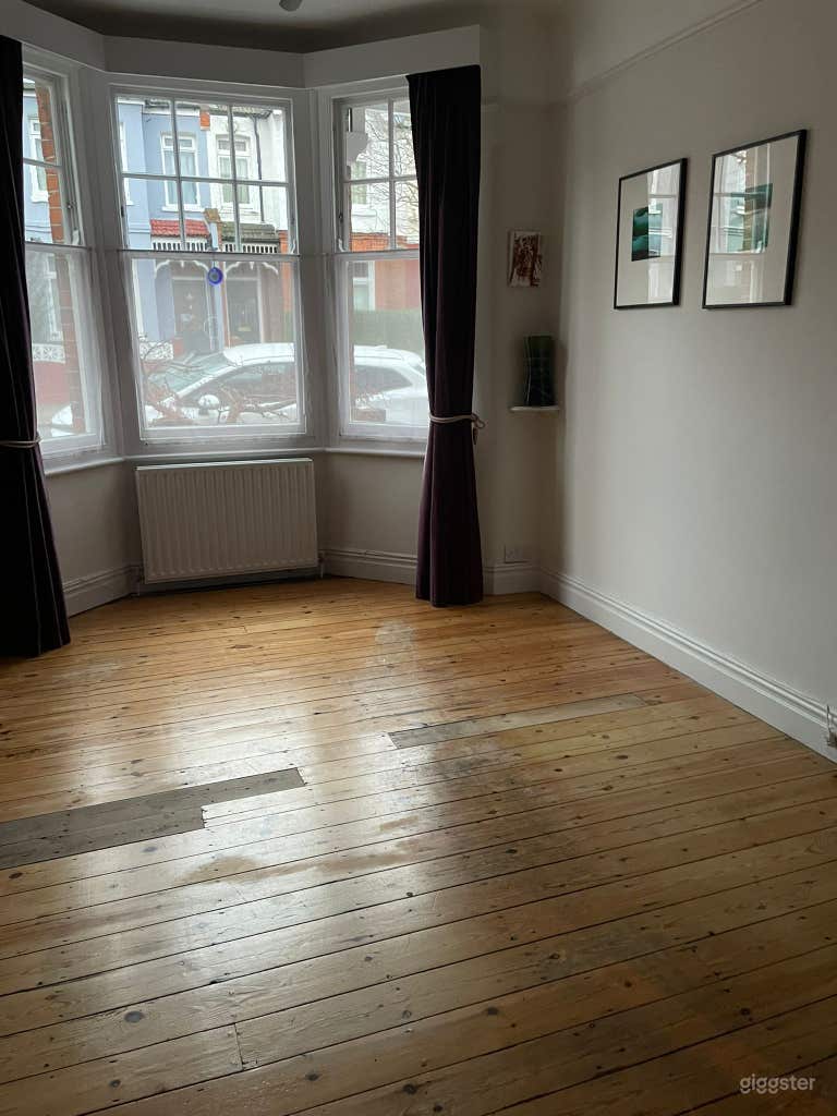  living room empty to show size  