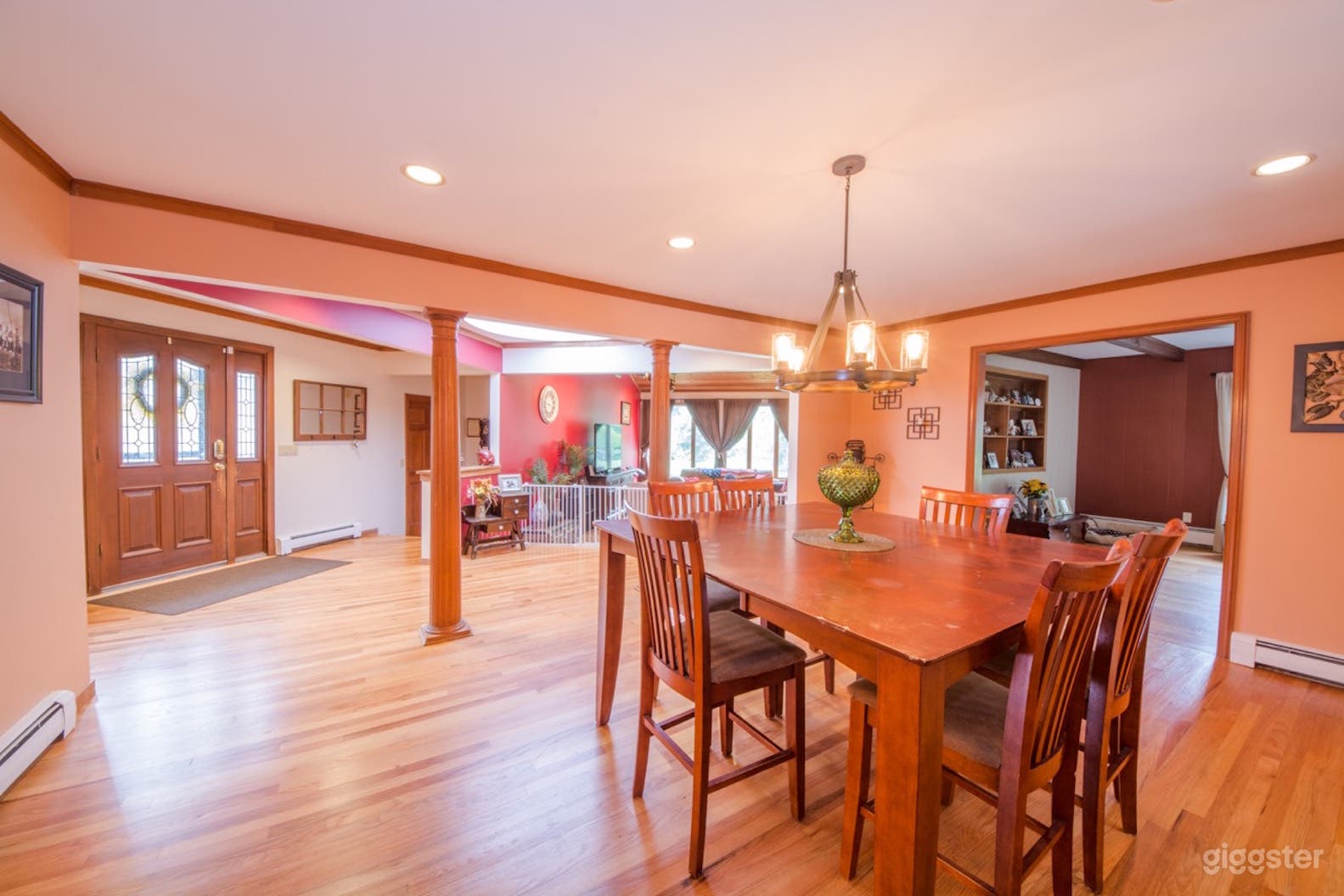 House with Full Bar and Home Gym Photo 3