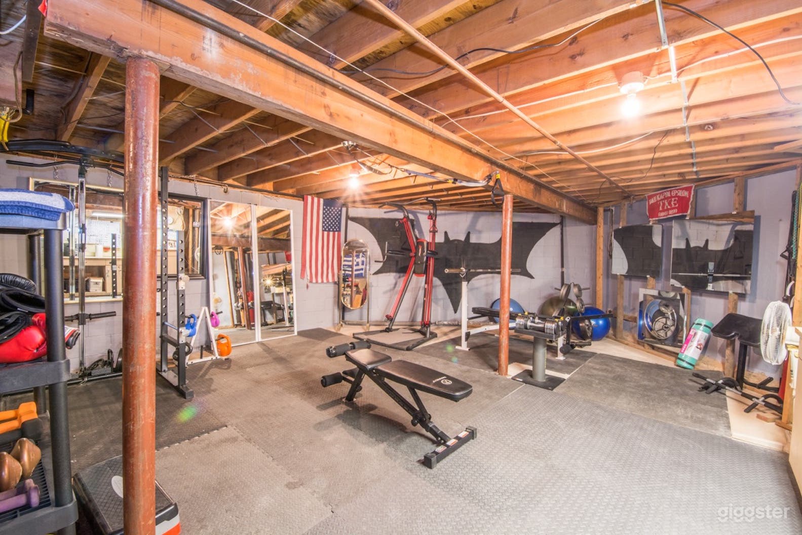 House with Full Bar and Home Gym Photo 2