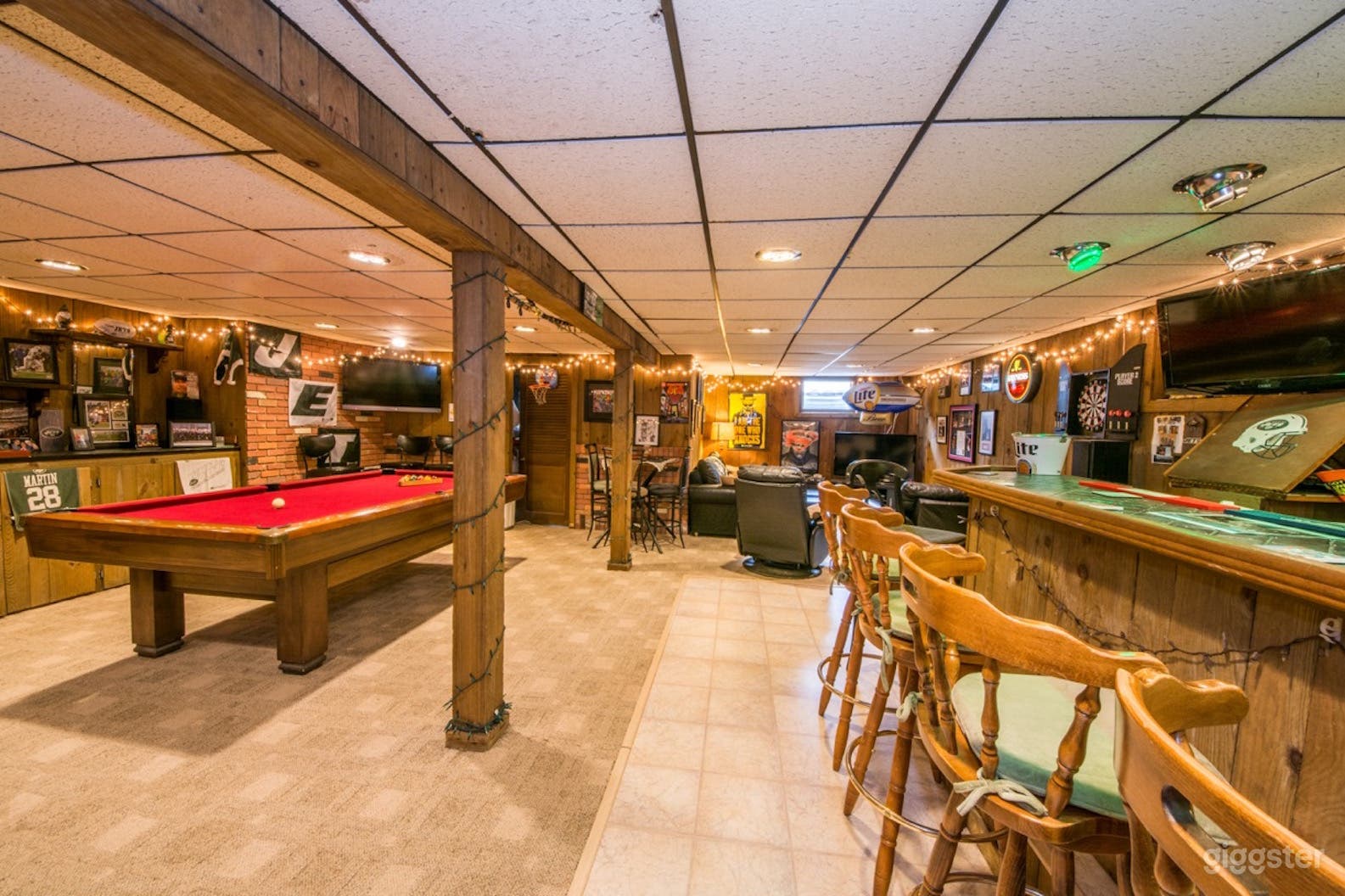 House with Full Bar and Home Gym Photo 1