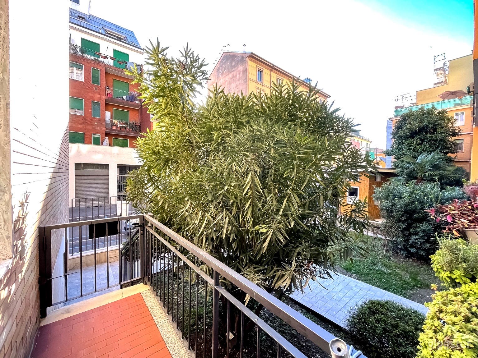 Foto di Appartamento con 2 Studi Eleganti a Milano 1