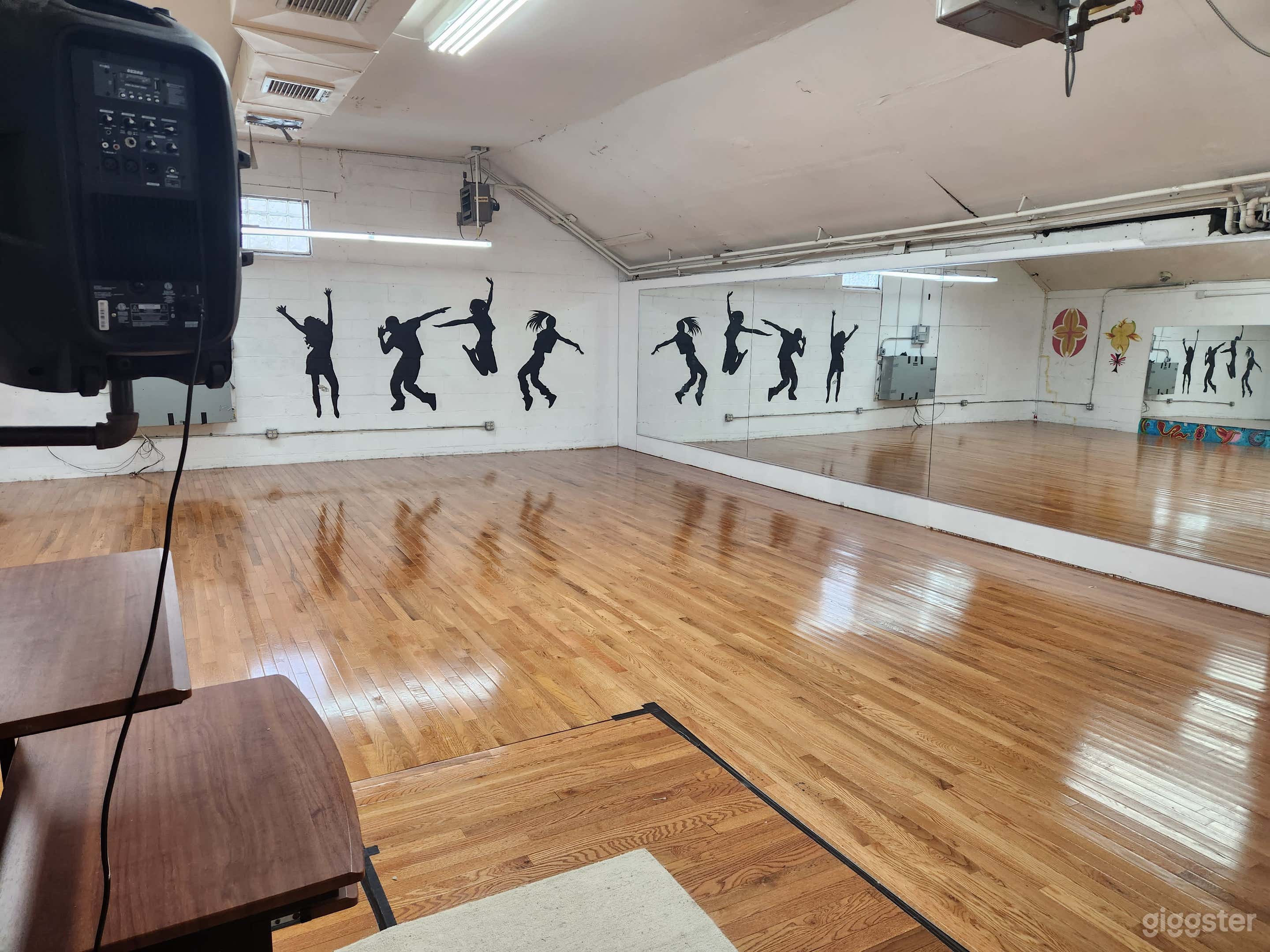 Dance Studio with Hard Wood Floors &amp; High Ceiling Photo 3