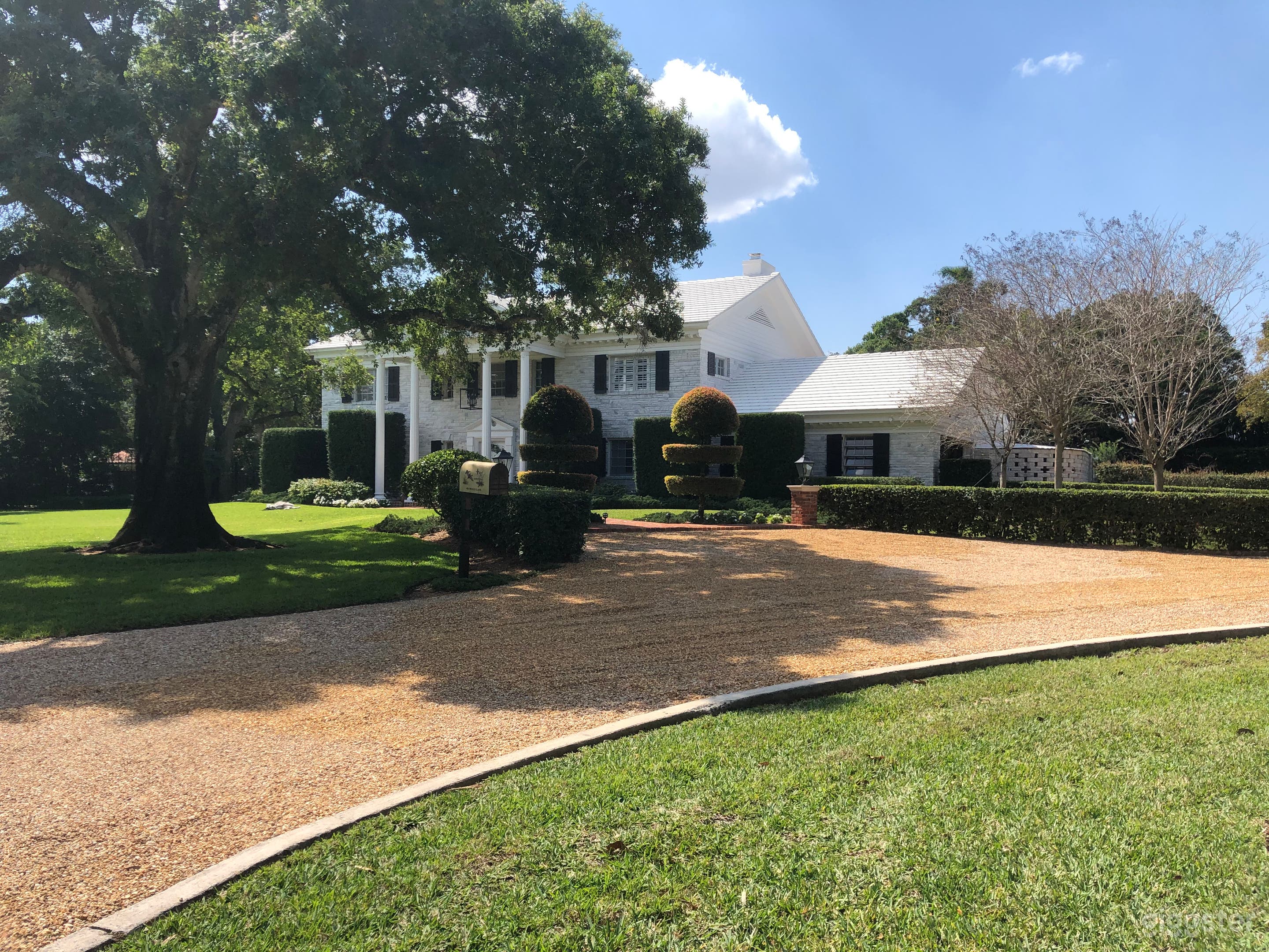 Welcome!
Winding drive up to parking area