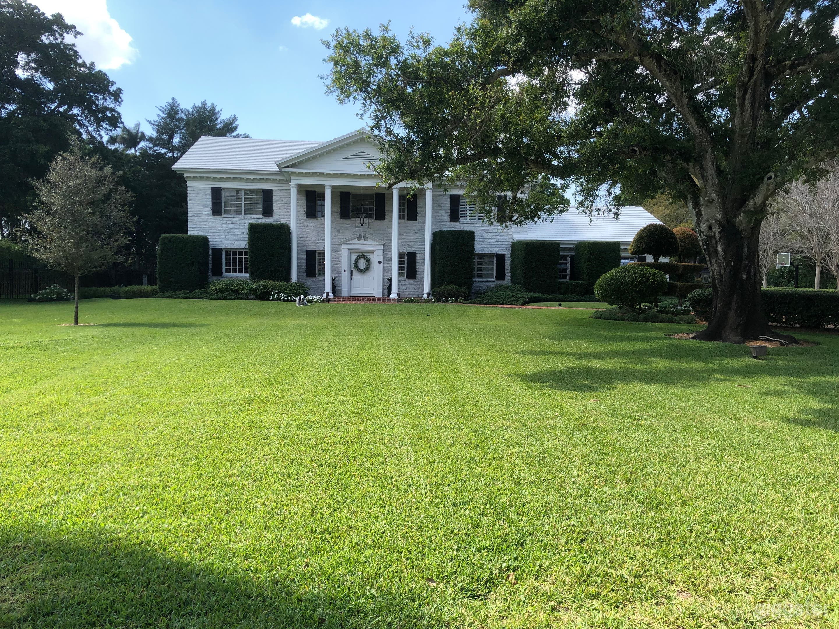 Hello, Southern charm in sunny South Florida