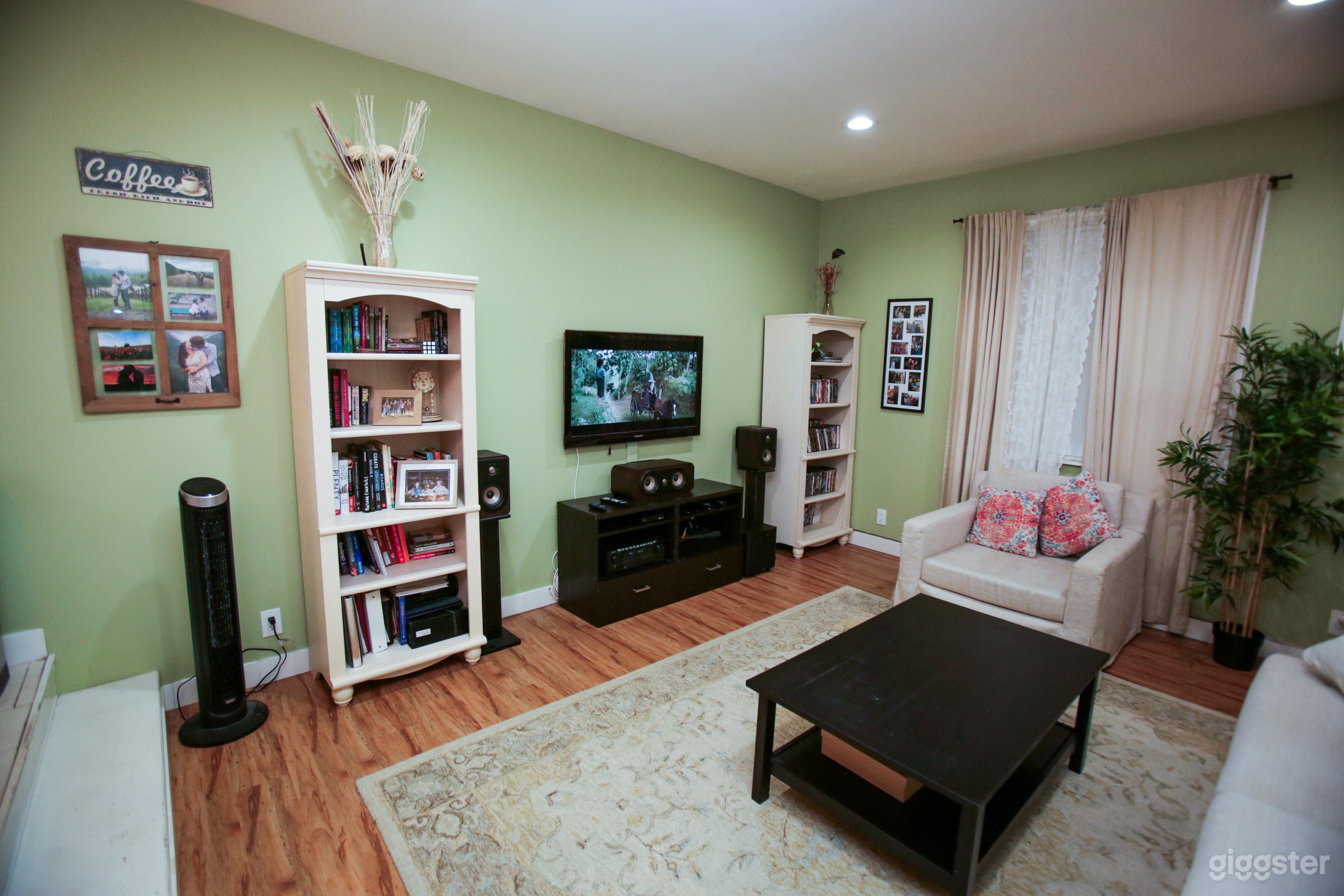 Quaint and quirky Craftsman style home Photo 3