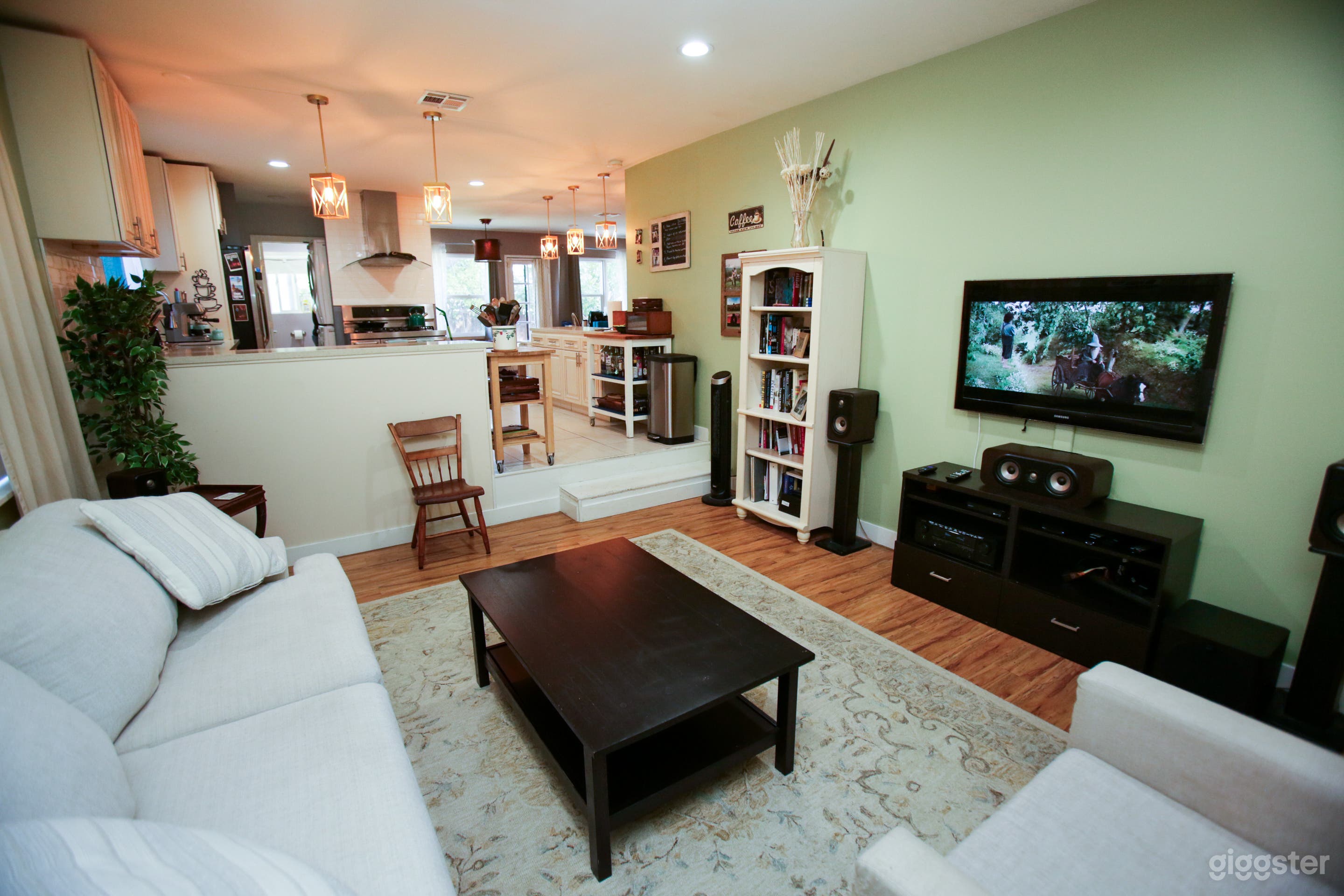 Quaint and quirky Craftsman style home Photo 4