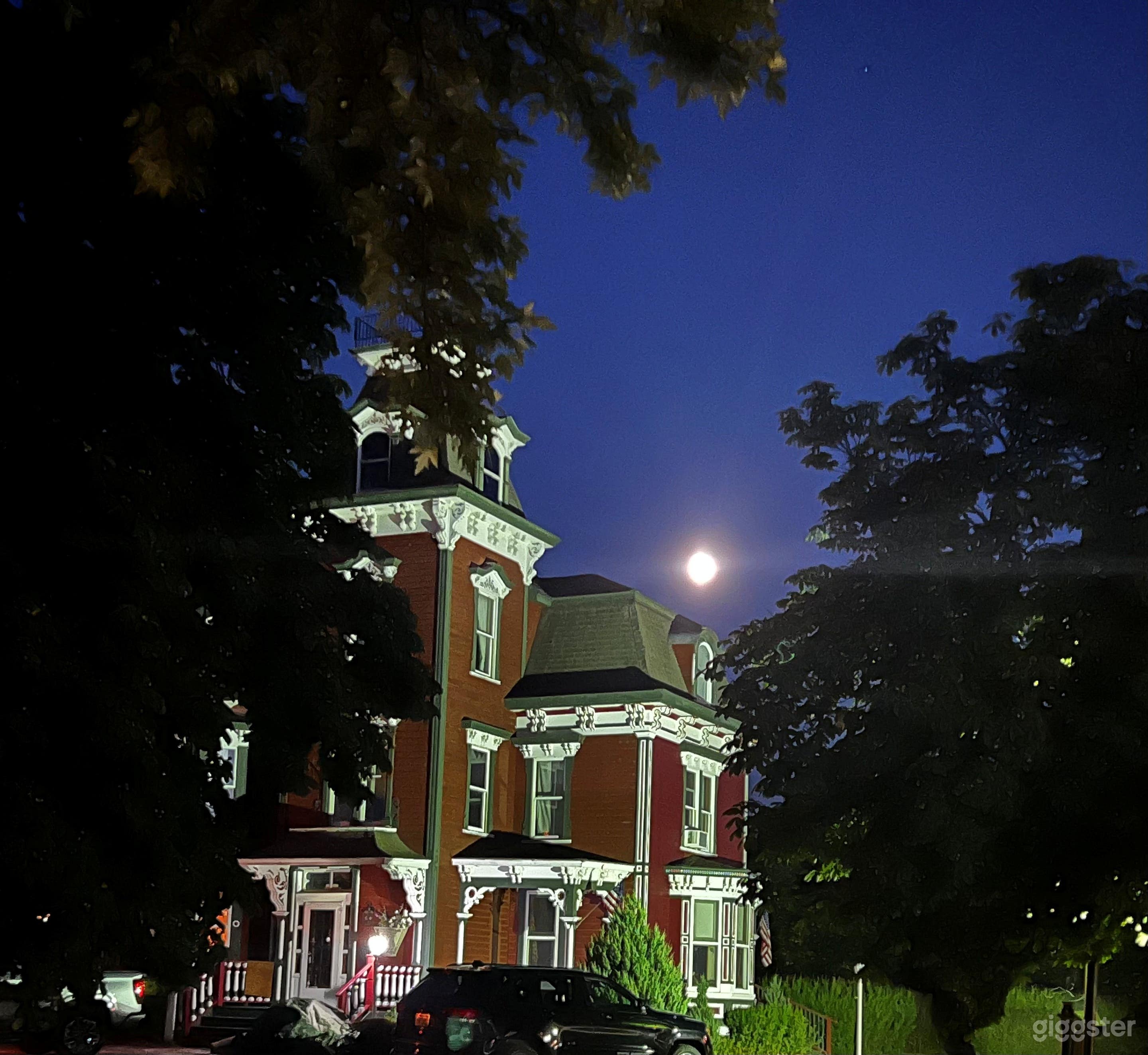 Historic Mansion-Tip of the Thumb in MI -Sip, Savor, Sleep Photo 2