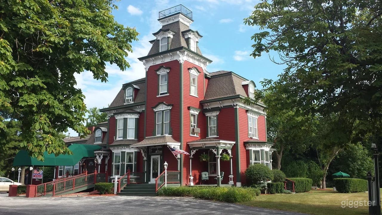 Historic Mansion-Tip of the Thumb in MI -Sip, Savor, Sleep Photo 1