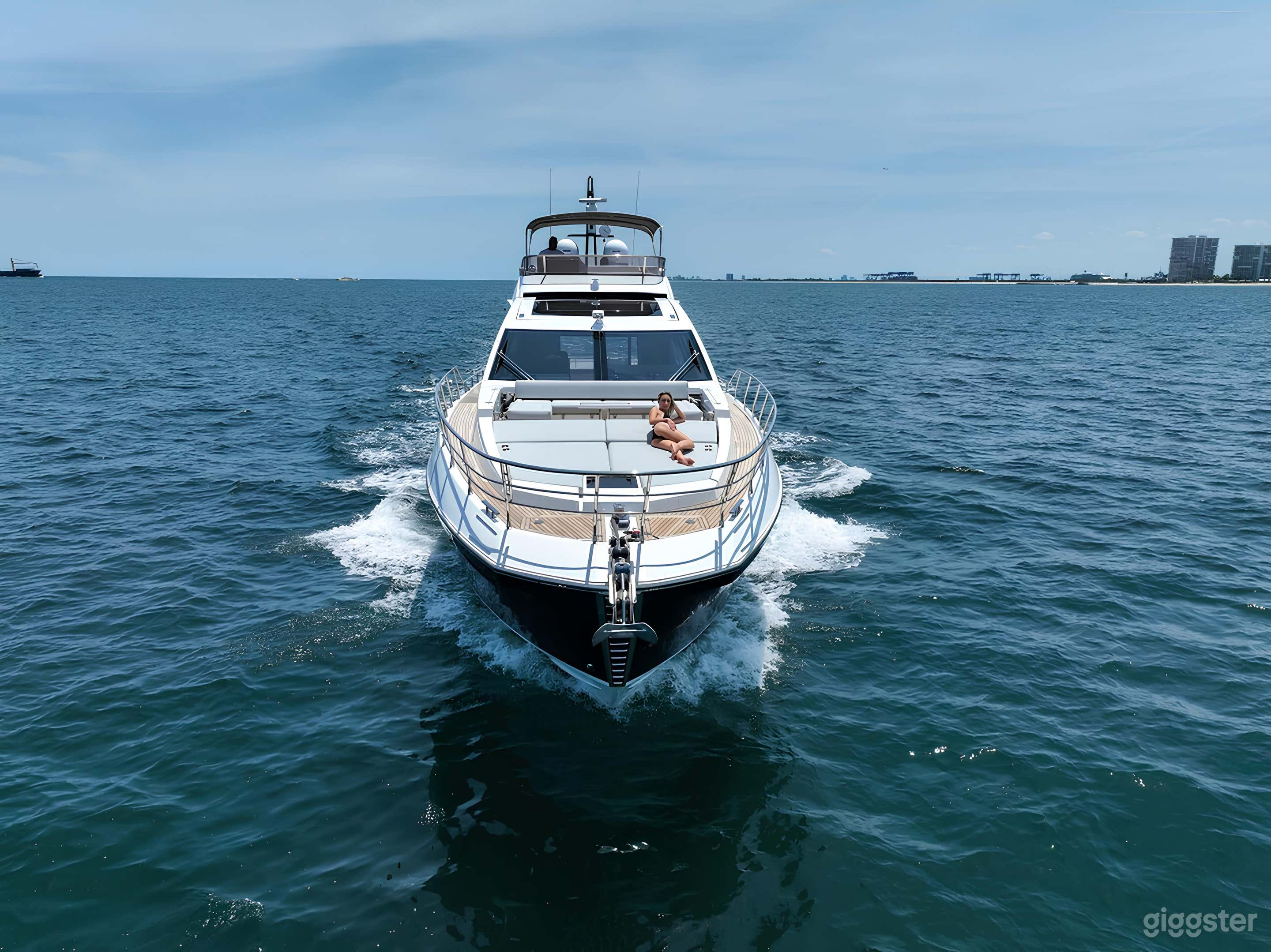 70" Azimut (7S)  Yacht Photo 2