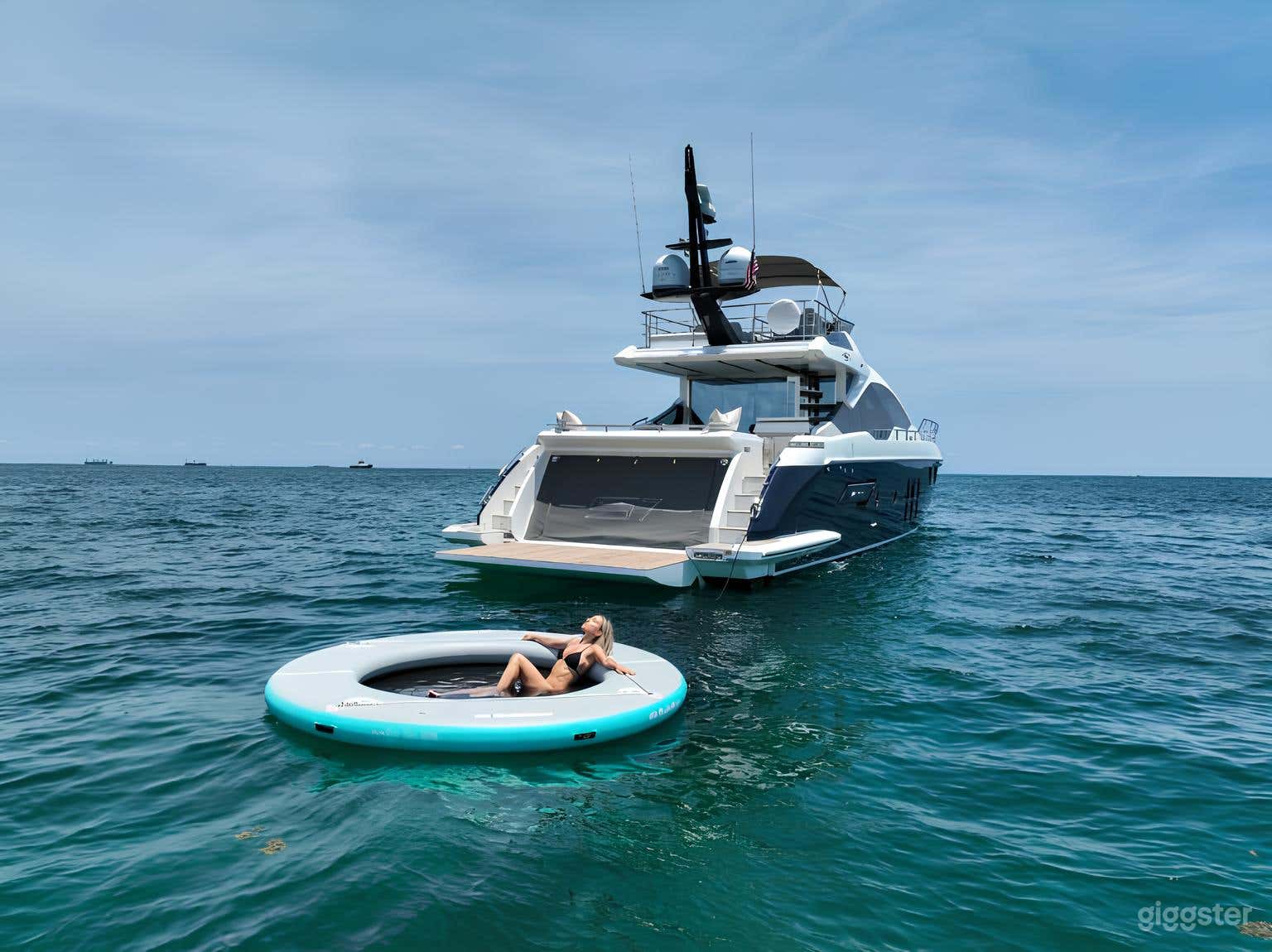 70" Azimut (7S)  Yacht Photo 4