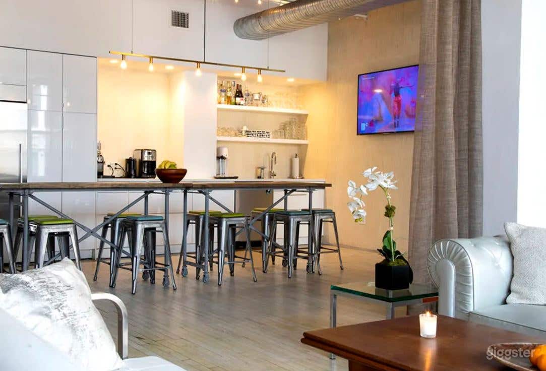 Sunny Spacious Kitchen Loft in NYC Photo 2