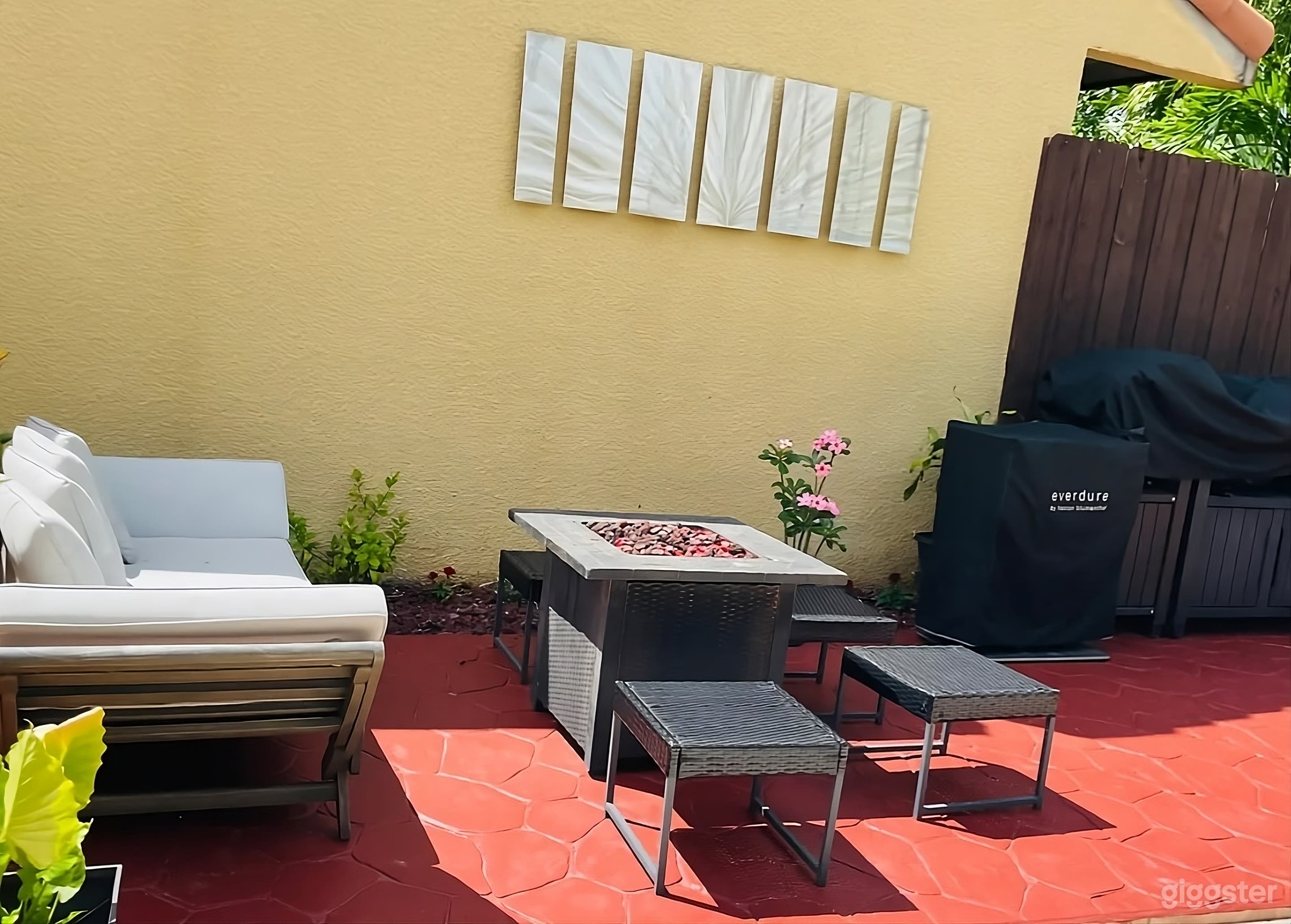 Vibrant Backyard Escape Photo 3