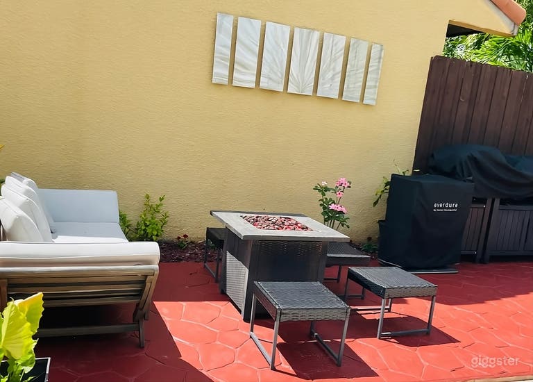  Vibrant Backyard Escape 